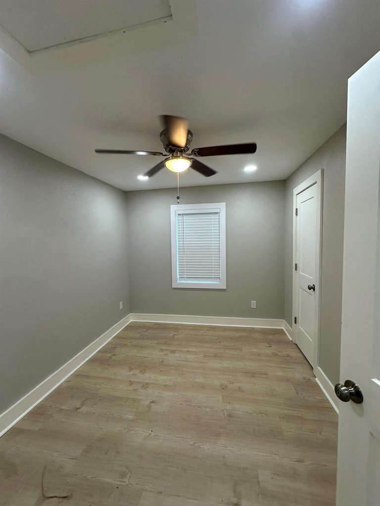 8223 Wallis Street - Photo 18