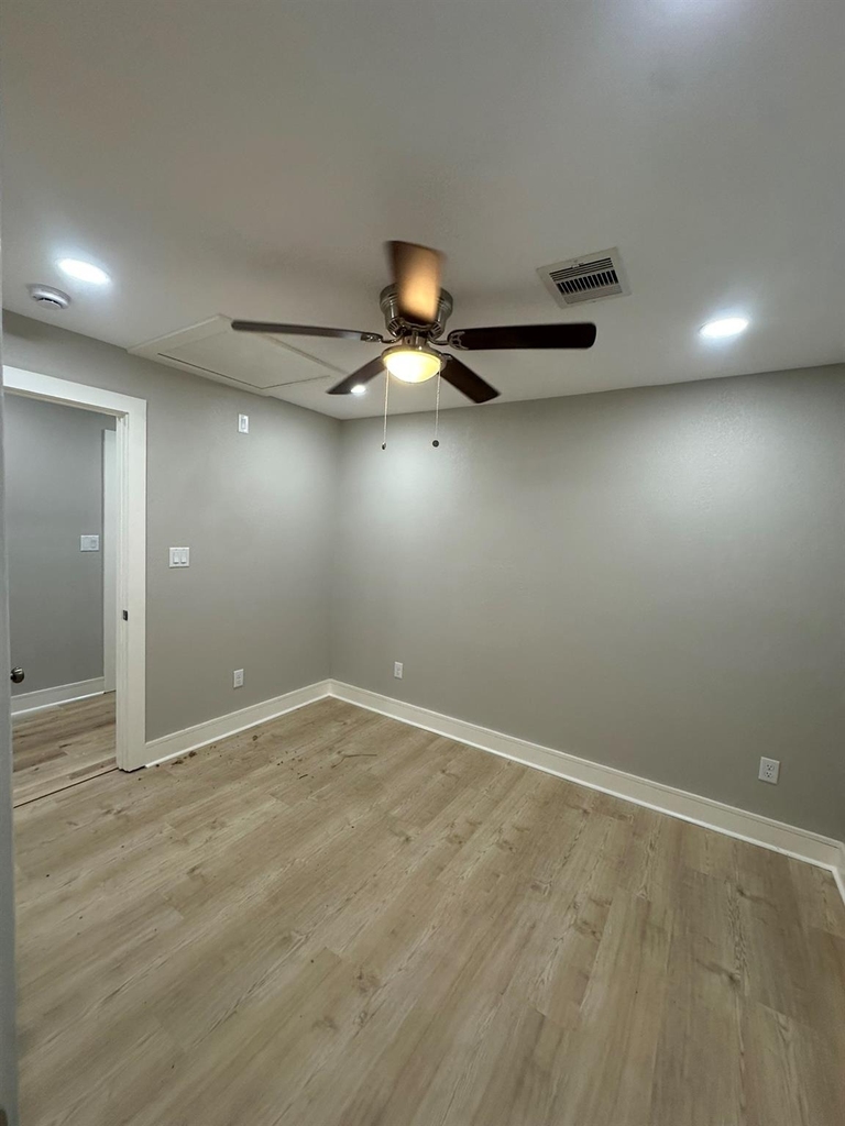 8223 Wallis Street - Photo 17
