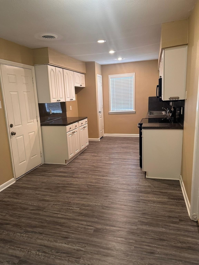 5830 Effingham Drive - Photo 4