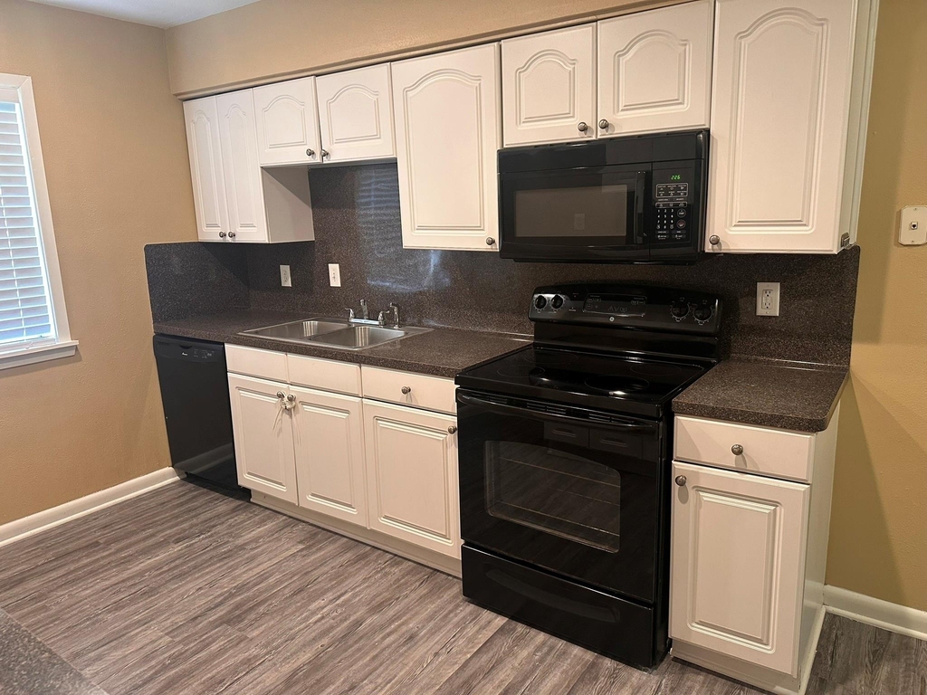 5830 Effingham Drive - Photo 10