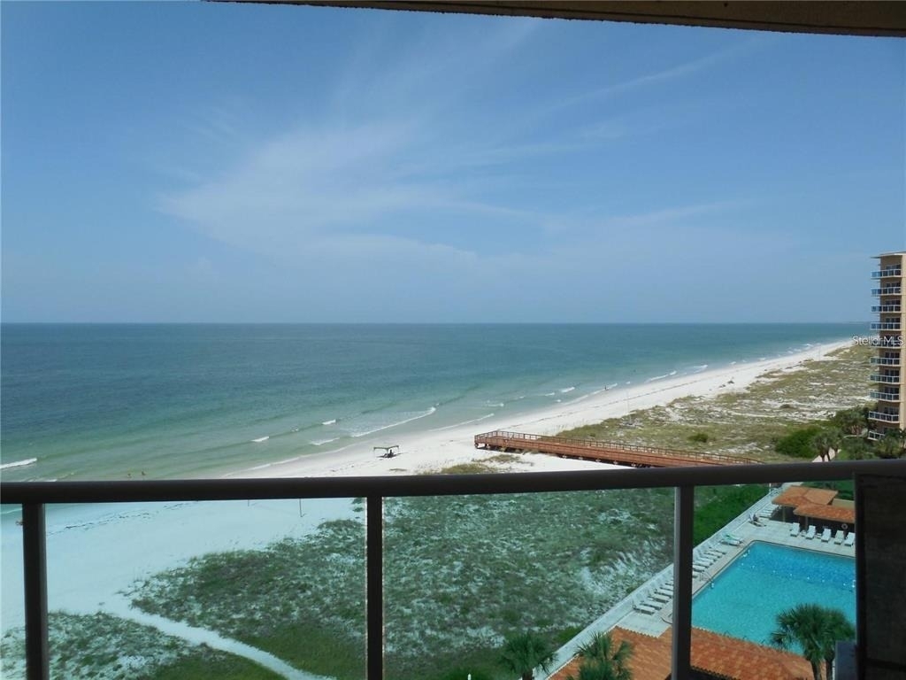 880 Mandalay Avenue - Photo 2