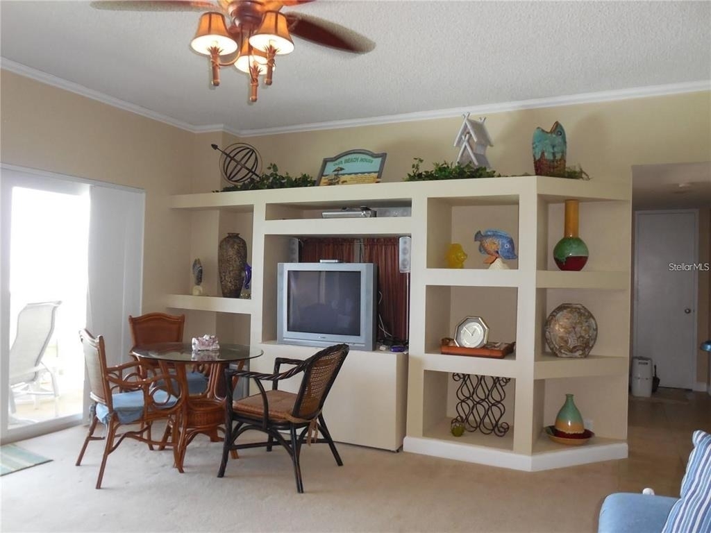 880 Mandalay Avenue - Photo 4