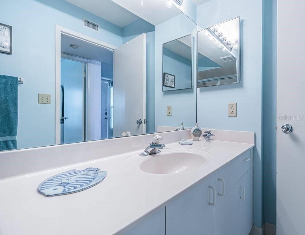6001 Bahia Del Mar Circle - Photo 17