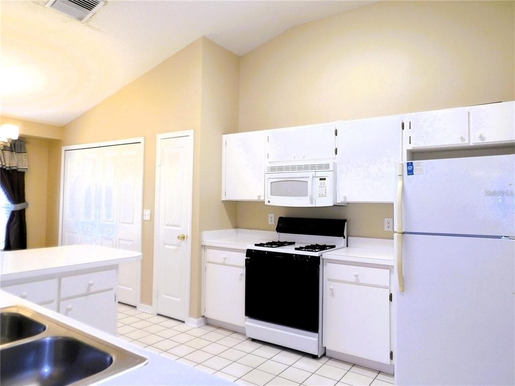1802 Durkee Place - Photo 3