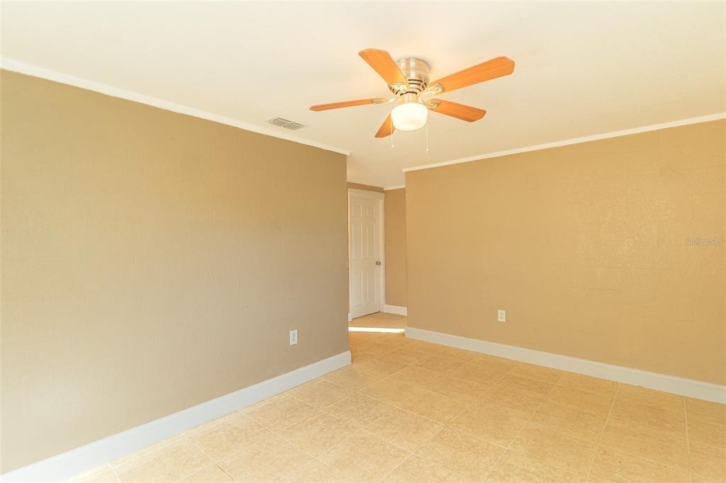 114 E Northside Drive - Photo 3