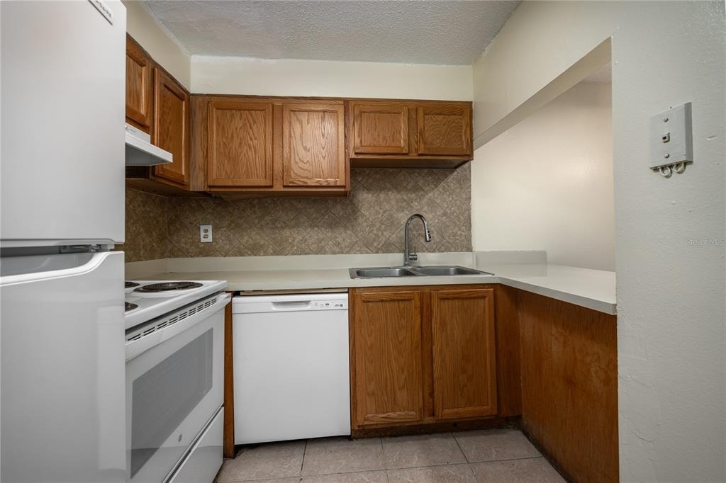 6519 W Newberry - Photo 9