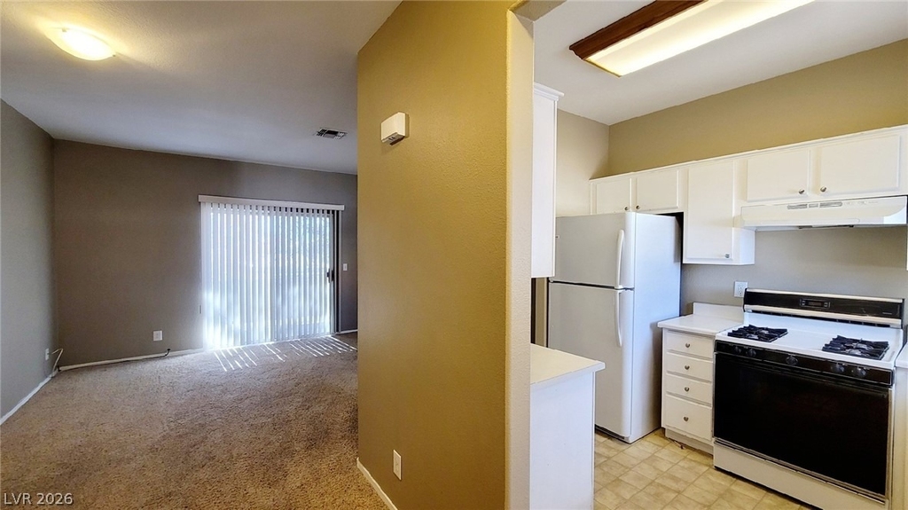 1900 N Torrey Pines Drive - Photo 1
