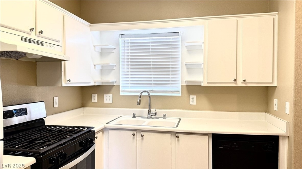 1900 N Torrey Pines Drive - Photo 11