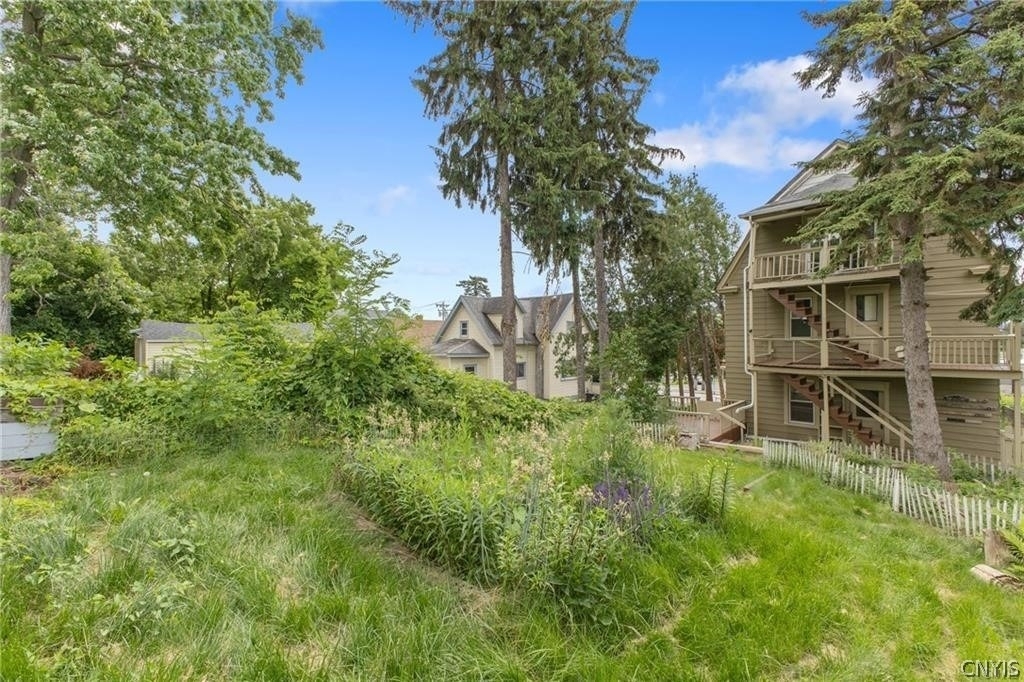 1607 Burnet Avenue - Photo 3