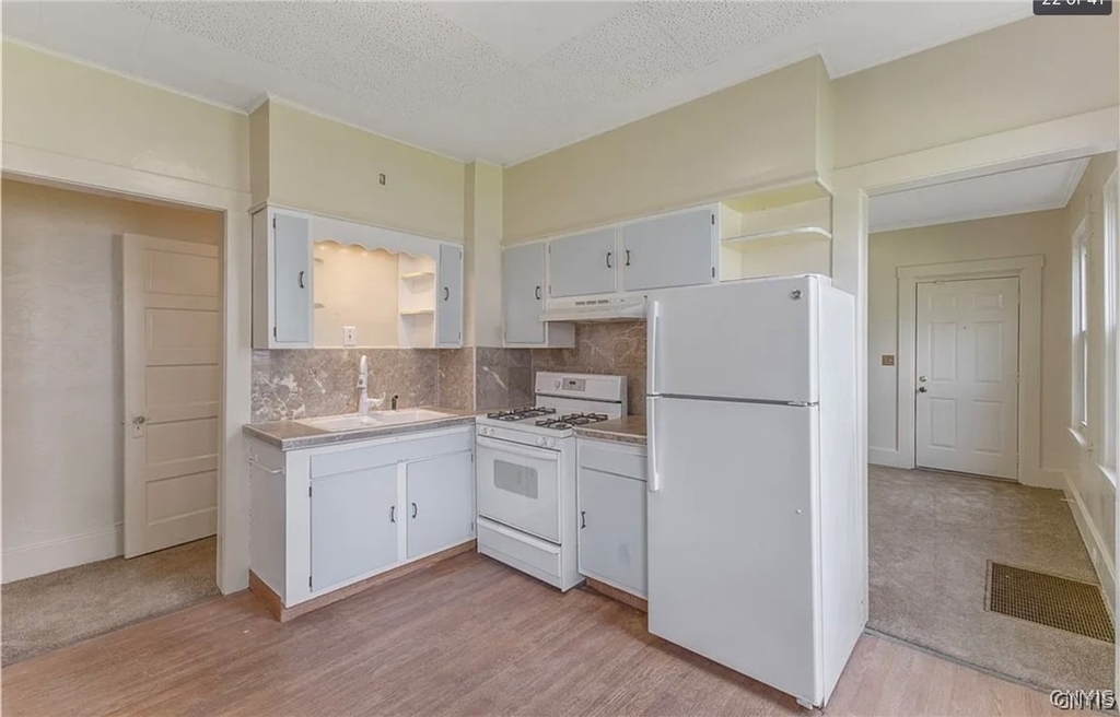 1607 Burnet Avenue - Photo 5