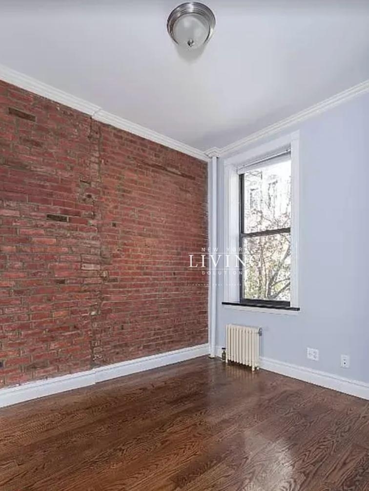 Clinton Street - Photo 3