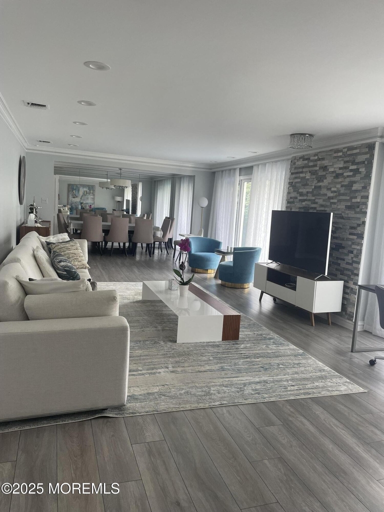 506 Roseld Avenue - Photo 1