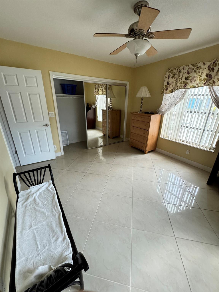 2171 Ne 66th Street - Photo 4