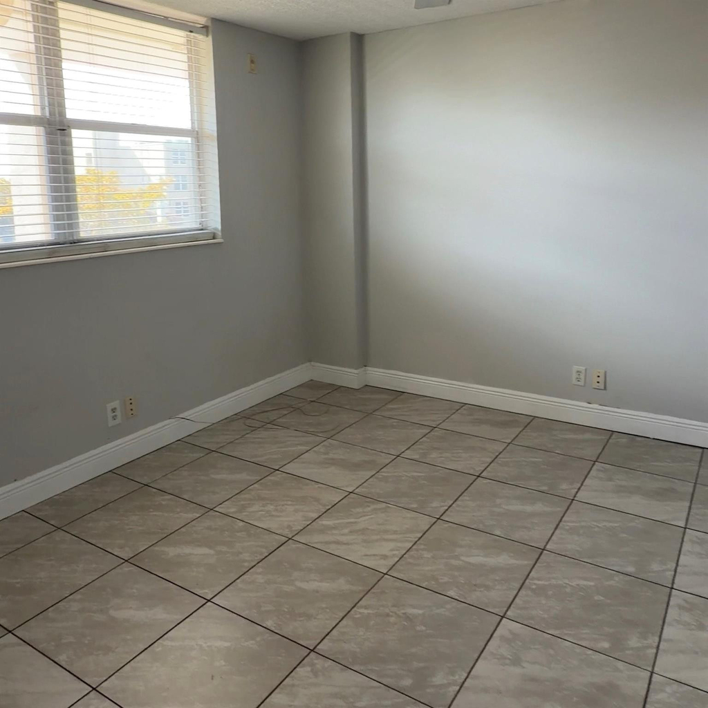 1731 Se 15th Street - Photo 6