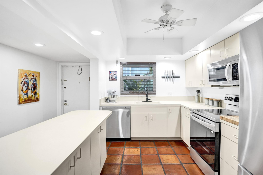 1212 Se 2nd Court - Photo 10