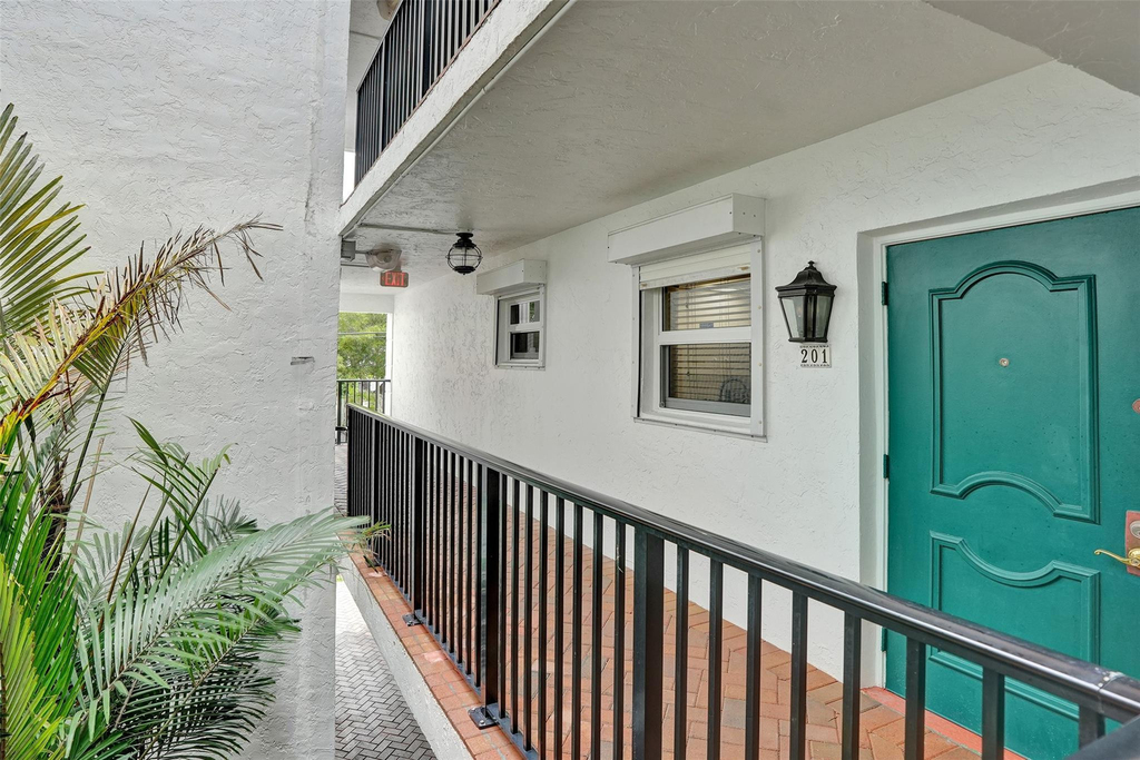 1212 Se 2nd Court - Photo 3