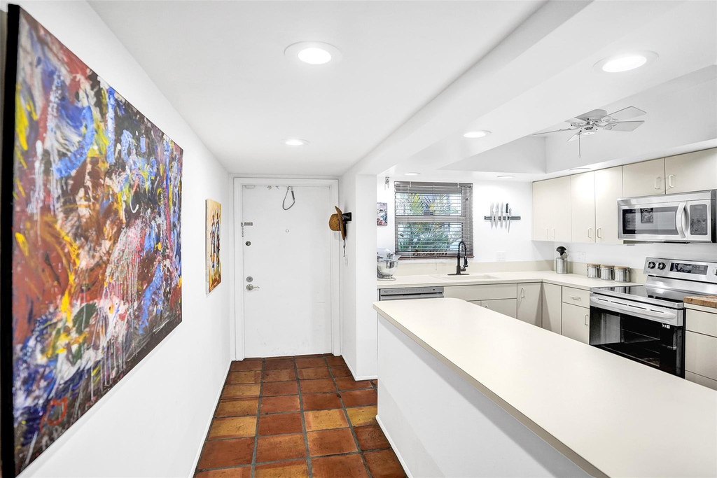 1212 Se 2nd Court - Photo 9