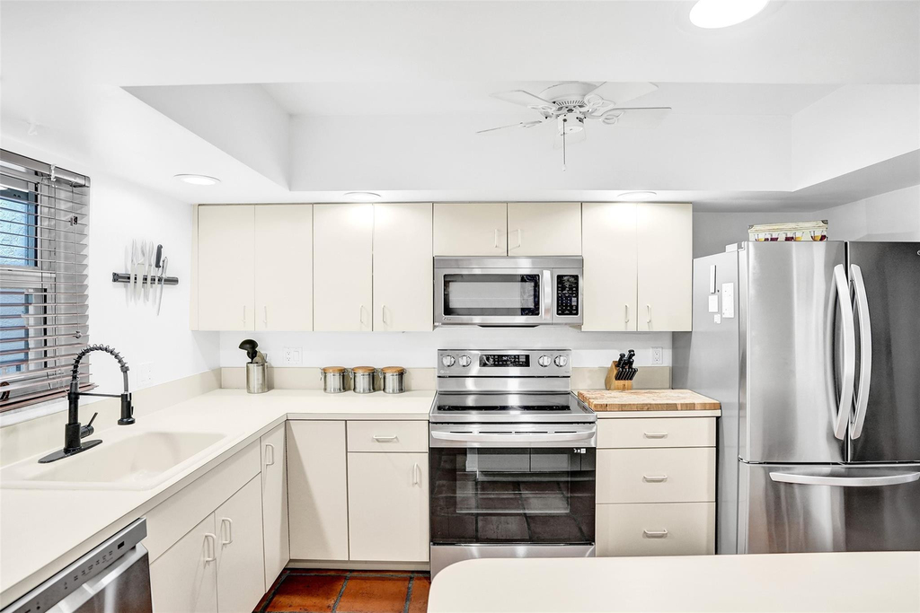1212 Se 2nd Court - Photo 11