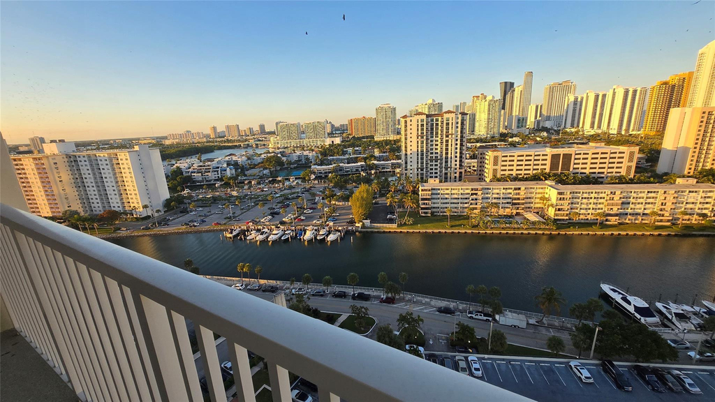 300 Bayview Drive - Photo 15