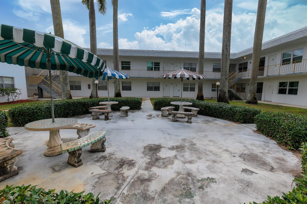 6211 Sw 37th Street - Photo 17