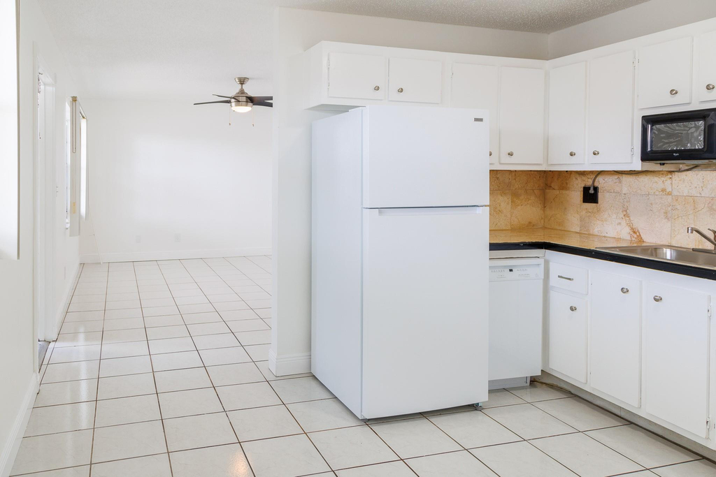 6211 Sw 37th Street - Photo 3
