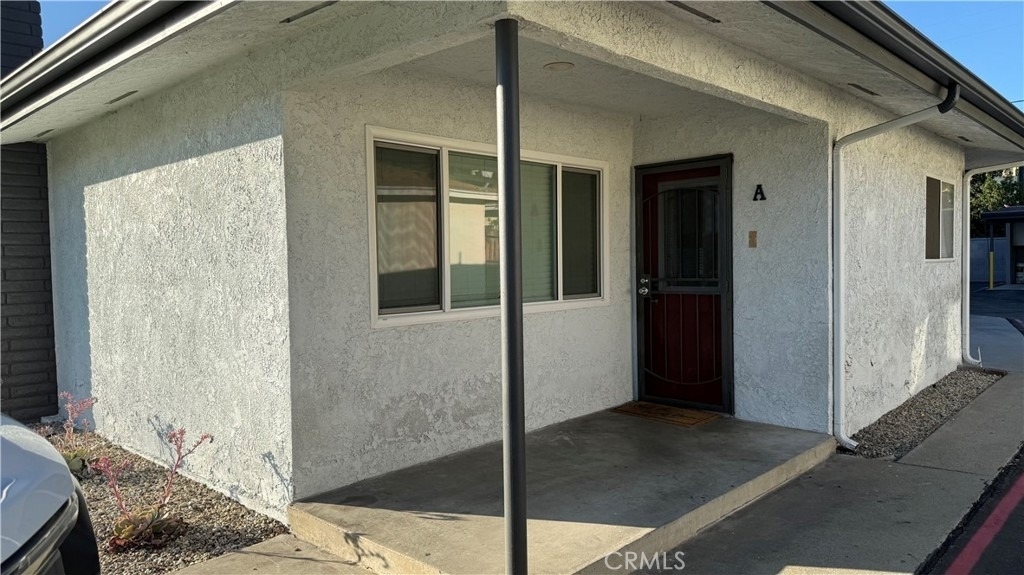1012 W F Street - Photo 1
