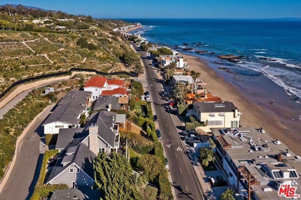 25129 Malibu Road - Photo 2