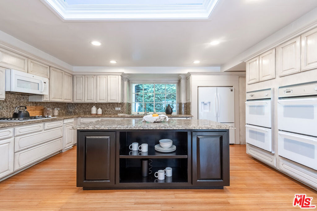 1148 Coldwater Canyon Drive - Photo 14