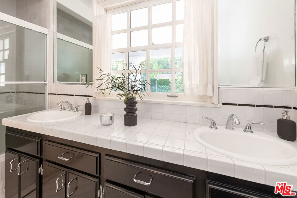 1148 Coldwater Canyon Drive - Photo 27