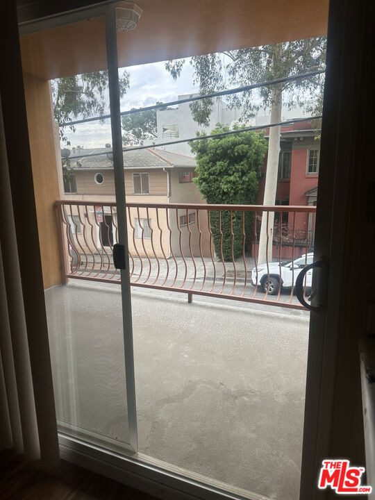 1001 Hammond Street - Photo 2