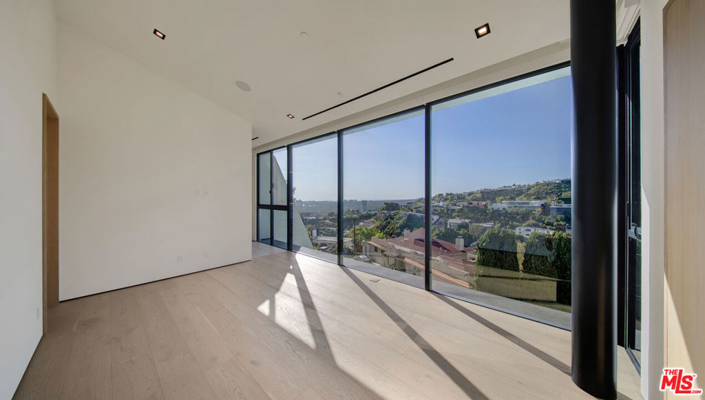 8765 Hollywood - Photo 54