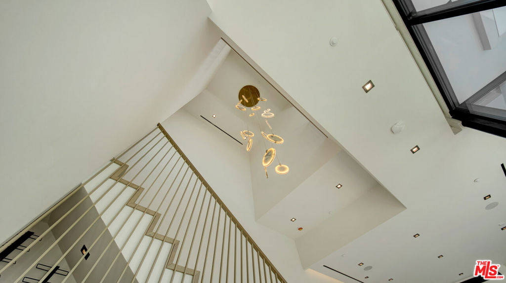 8765 Hollywood - Photo 39
