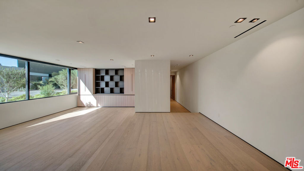 8765 Hollywood - Photo 14