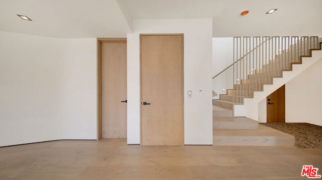 8765 Hollywood - Photo 62