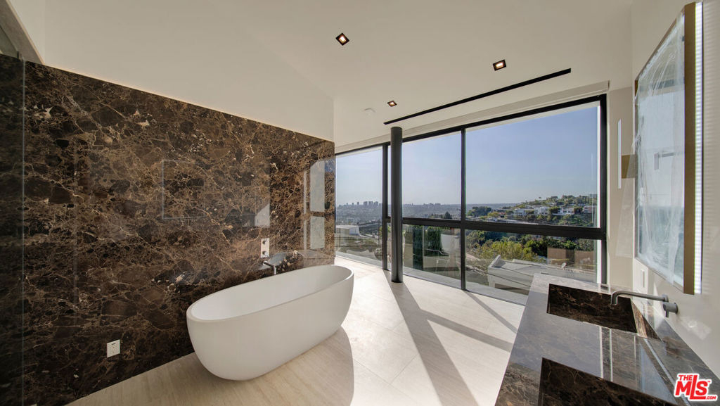 8765 Hollywood - Photo 50