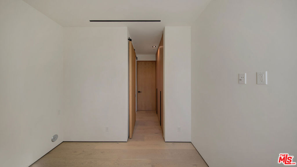8765 Hollywood - Photo 18