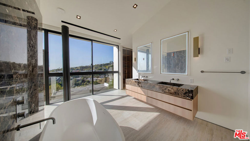 8765 Hollywood - Photo 48