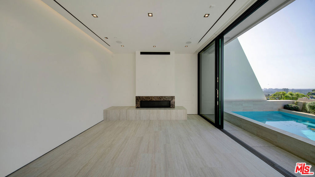 8765 Hollywood - Photo 37