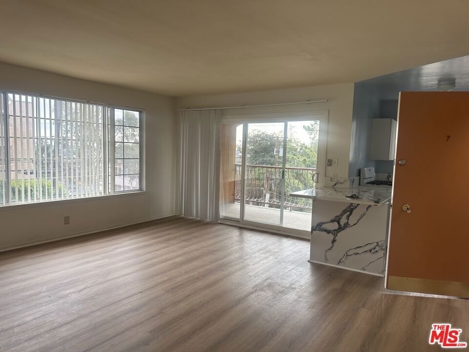 1001 Hammond Street - Photo 2
