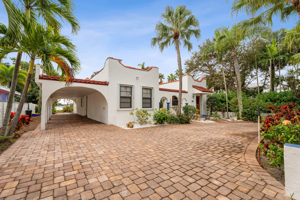 114 S Lake Drive - Photo 4