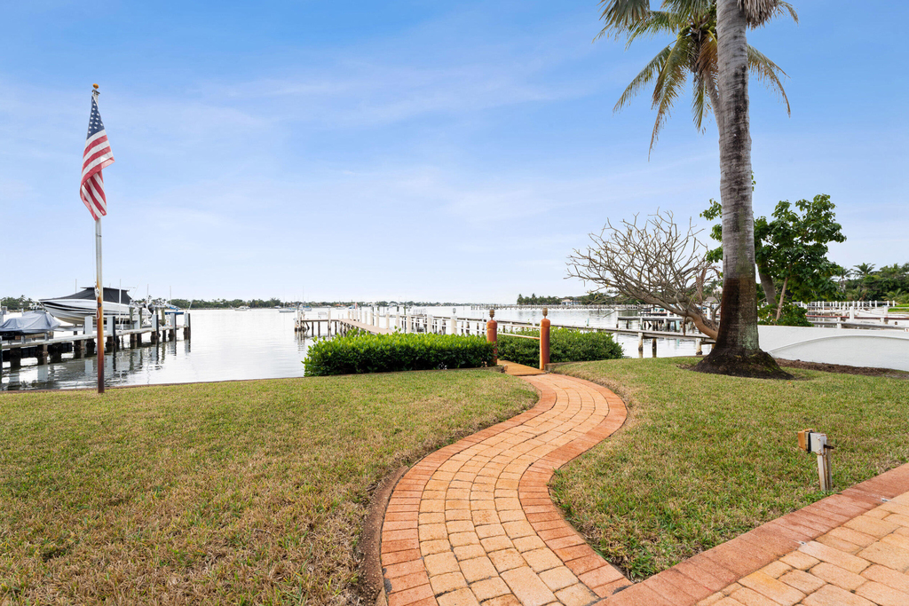 114 S Lake Drive - Photo 32
