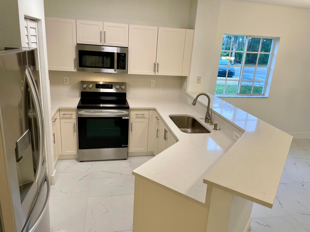 4987 Se Mariner Garden Circle - Photo 4