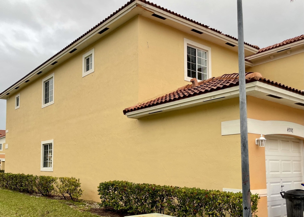 4987 Se Mariner Garden Circle - Photo 1