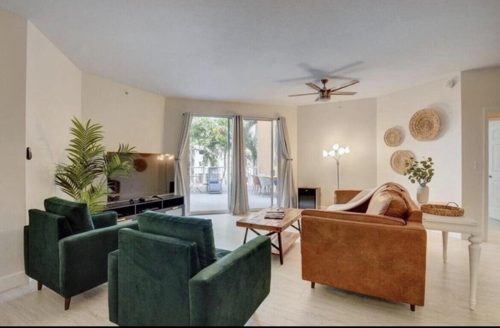 802 W Windward Way - Photo 0