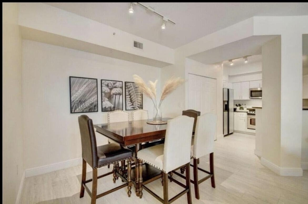 802 W Windward Way - Photo 2