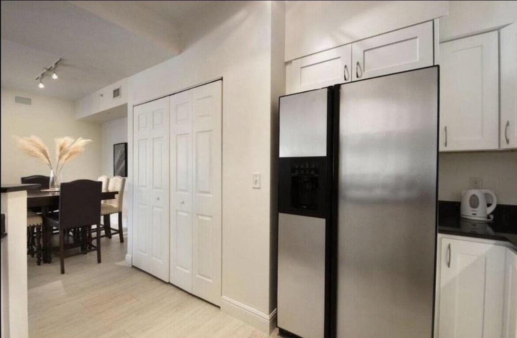 802 W Windward Way - Photo 1
