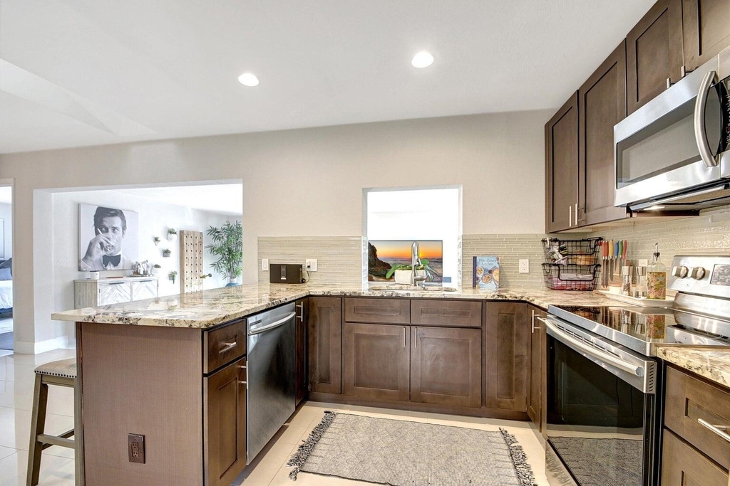 702 Grove Street - Photo 10