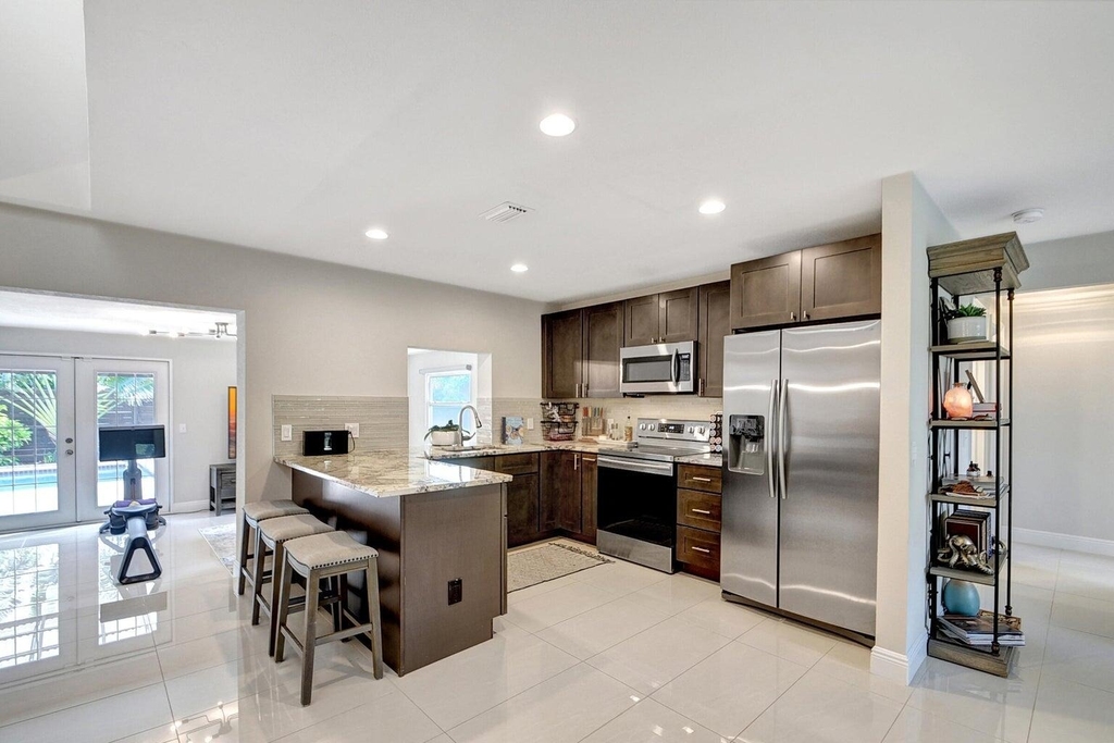 702 Grove Street - Photo 8