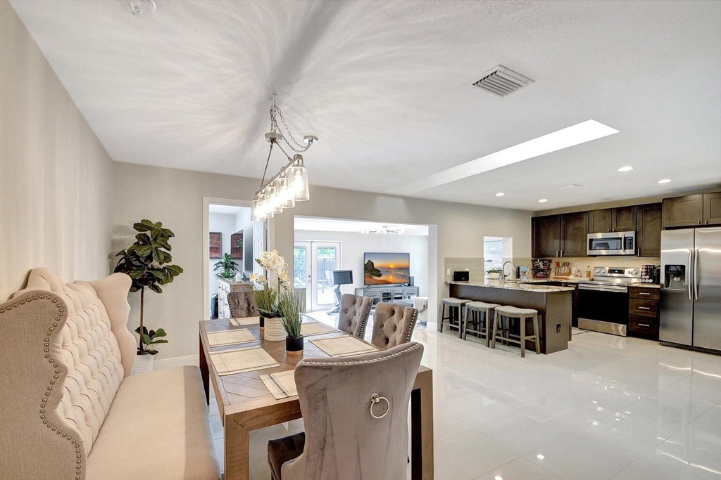 702 Grove Street - Photo 4