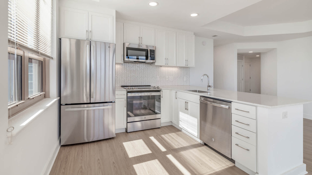 818 N. Quincy Street - Photo 3